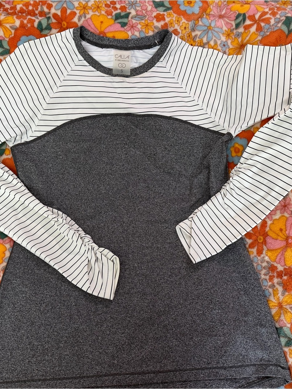 Calia by Carrie Underwood Gray & White Striped Long Sleeve Top